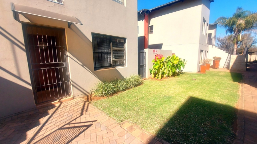 2 Bedroom Property for Sale in Gateway Manor North West